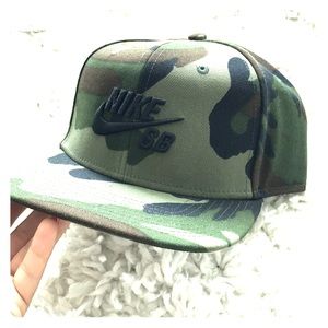 Women’s fitted Nike camo hat